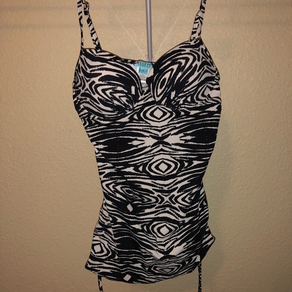 Assets swim top - Picture 1 of 4
